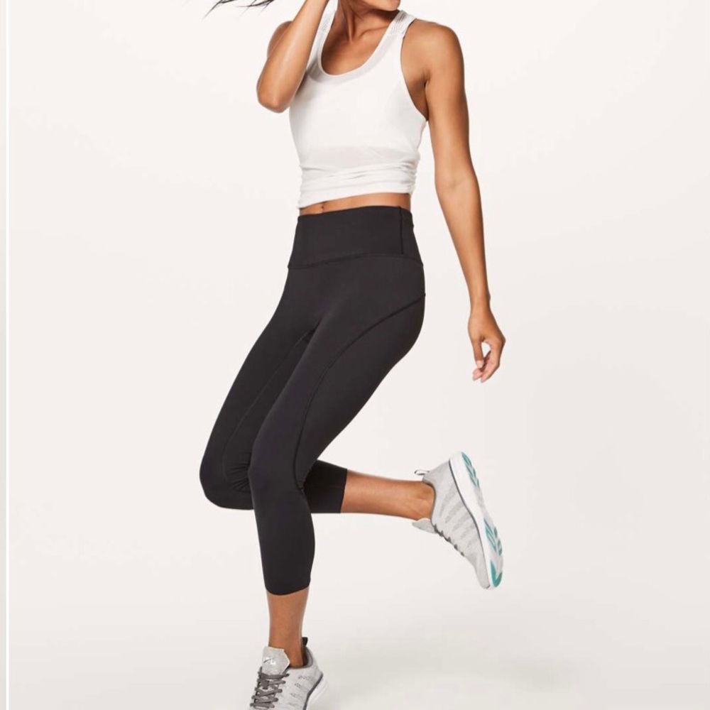 Lululemon run the day crop 17”